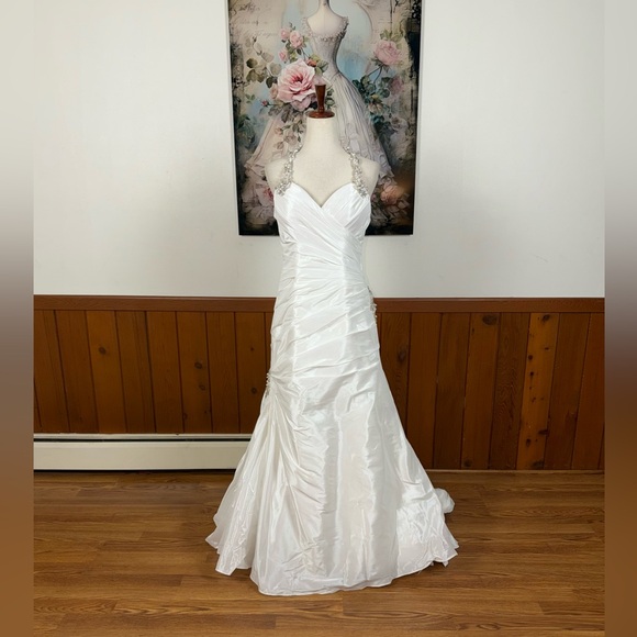 Beautiful Sottero & Midgley Ruched Taffeta Wedding Gown - Picture 2 of 8